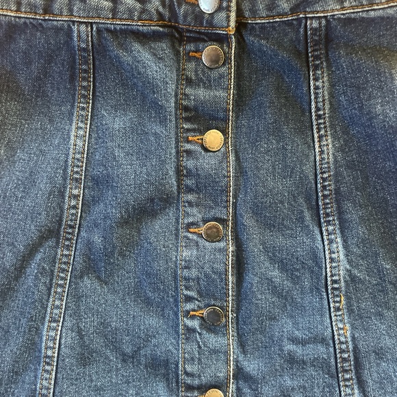 Topshop denim button front skirt. Size 26 waist. Good condition - Picture 4 of 5